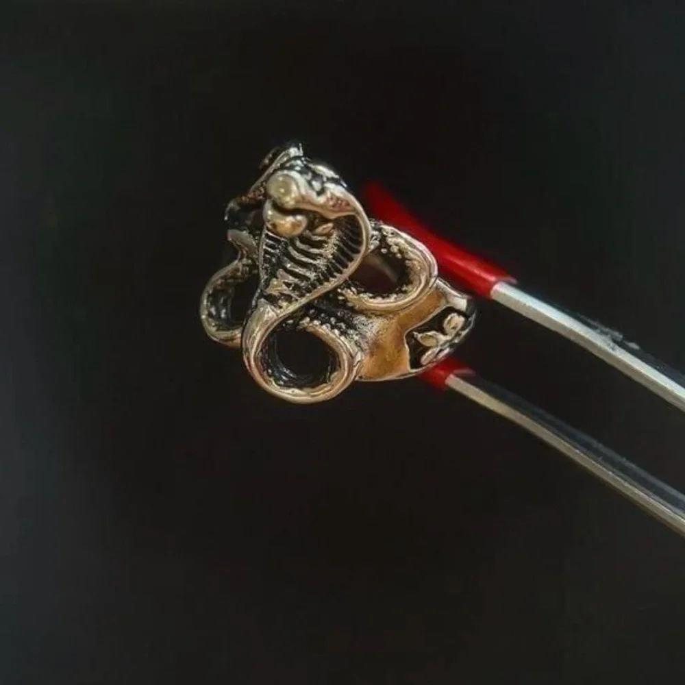 Cobra Ring‎